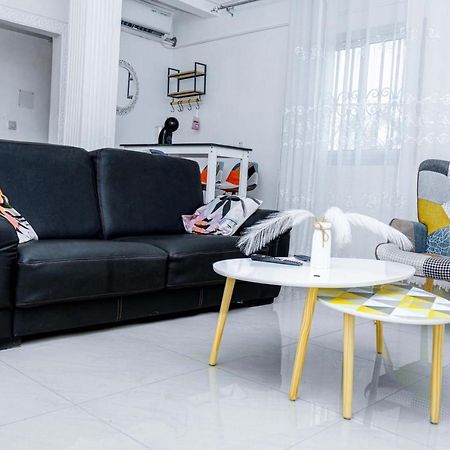 Naiveli-Palm Appartement Meuble Sobre Et Chic Douala Eksteriør billede