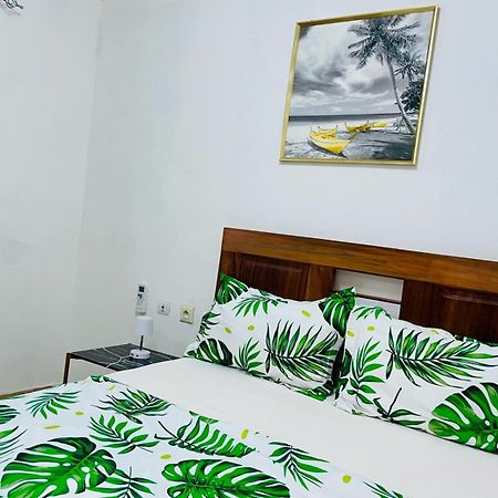 Naiveli-Palm Appartement Meuble Sobre Et Chic Douala Eksteriør billede