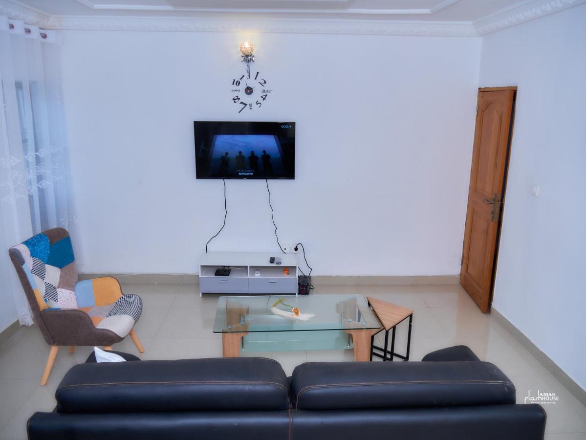 Naiveli-Palm Appartement Meuble Sobre Et Chic Douala Eksteriør billede