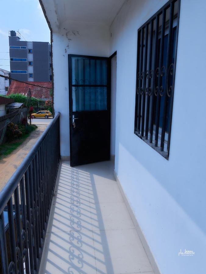 Naiveli-Palm Appartement Meuble Sobre Et Chic Douala Eksteriør billede