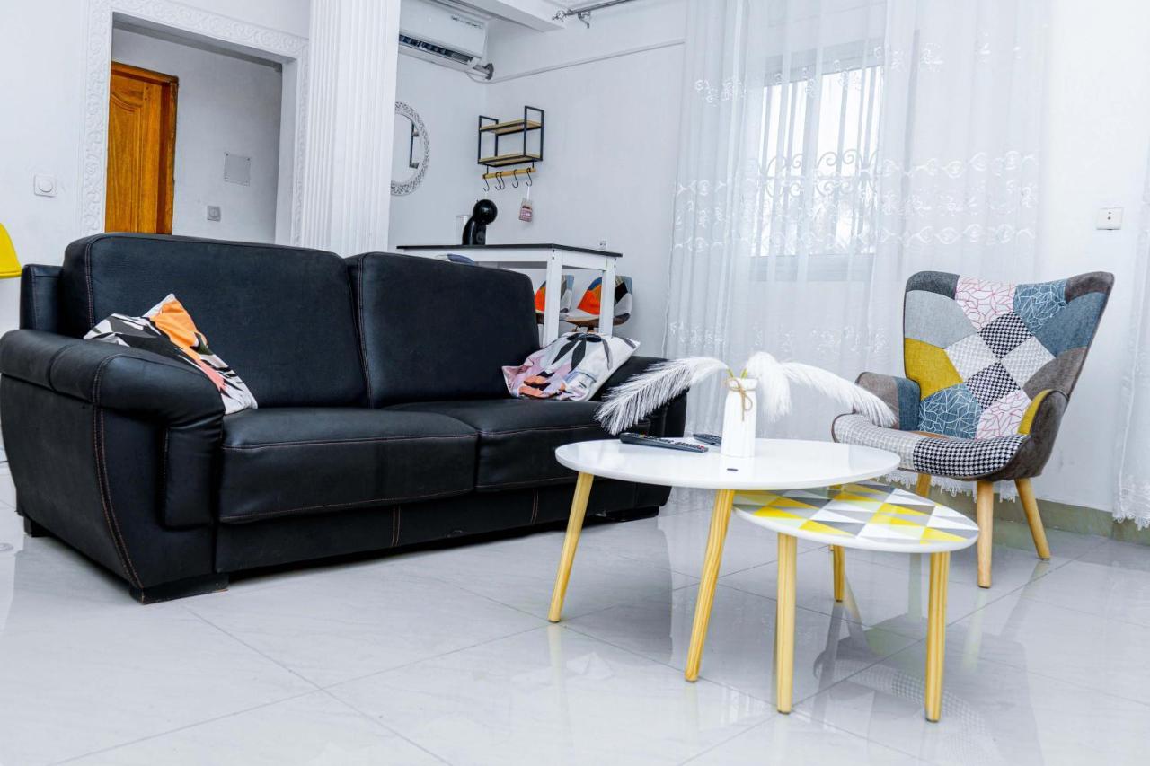 Naiveli-Palm Appartement Meuble Sobre Et Chic Douala Eksteriør billede