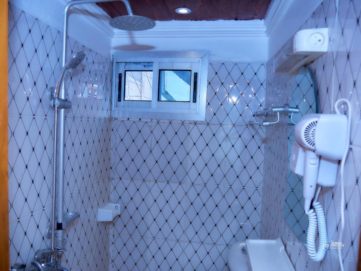 Naiveli-Palm Appartement Meuble Sobre Et Chic Douala Eksteriør billede