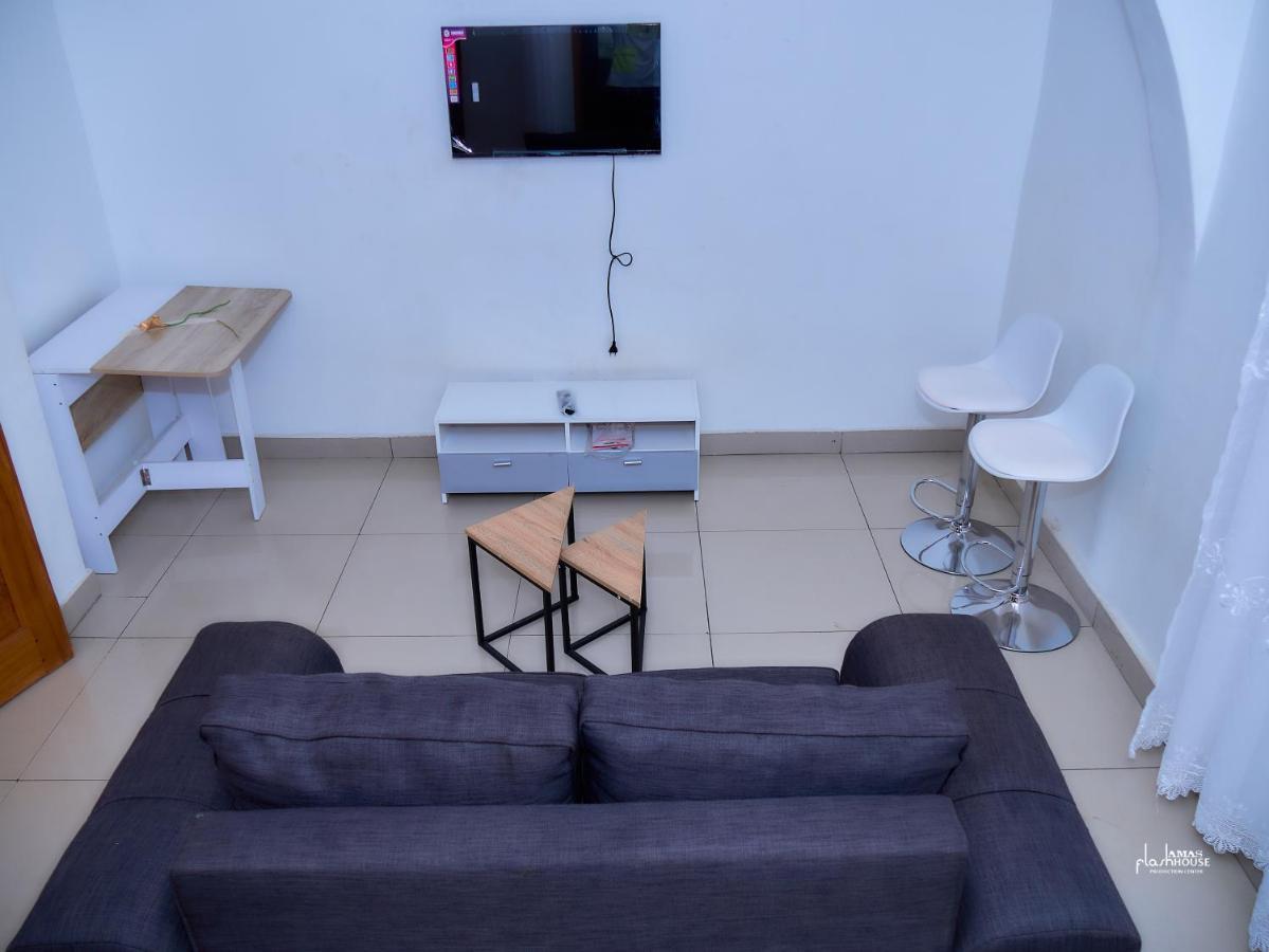 Naiveli-Palm Appartement Meuble Sobre Et Chic Douala Eksteriør billede