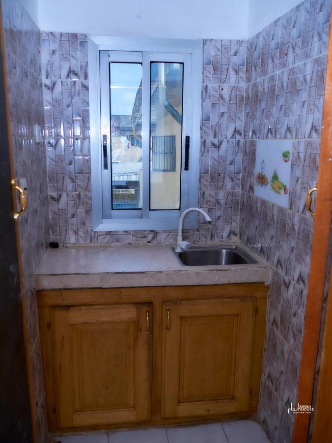 Naiveli-Palm Appartement Meuble Sobre Et Chic Douala Eksteriør billede