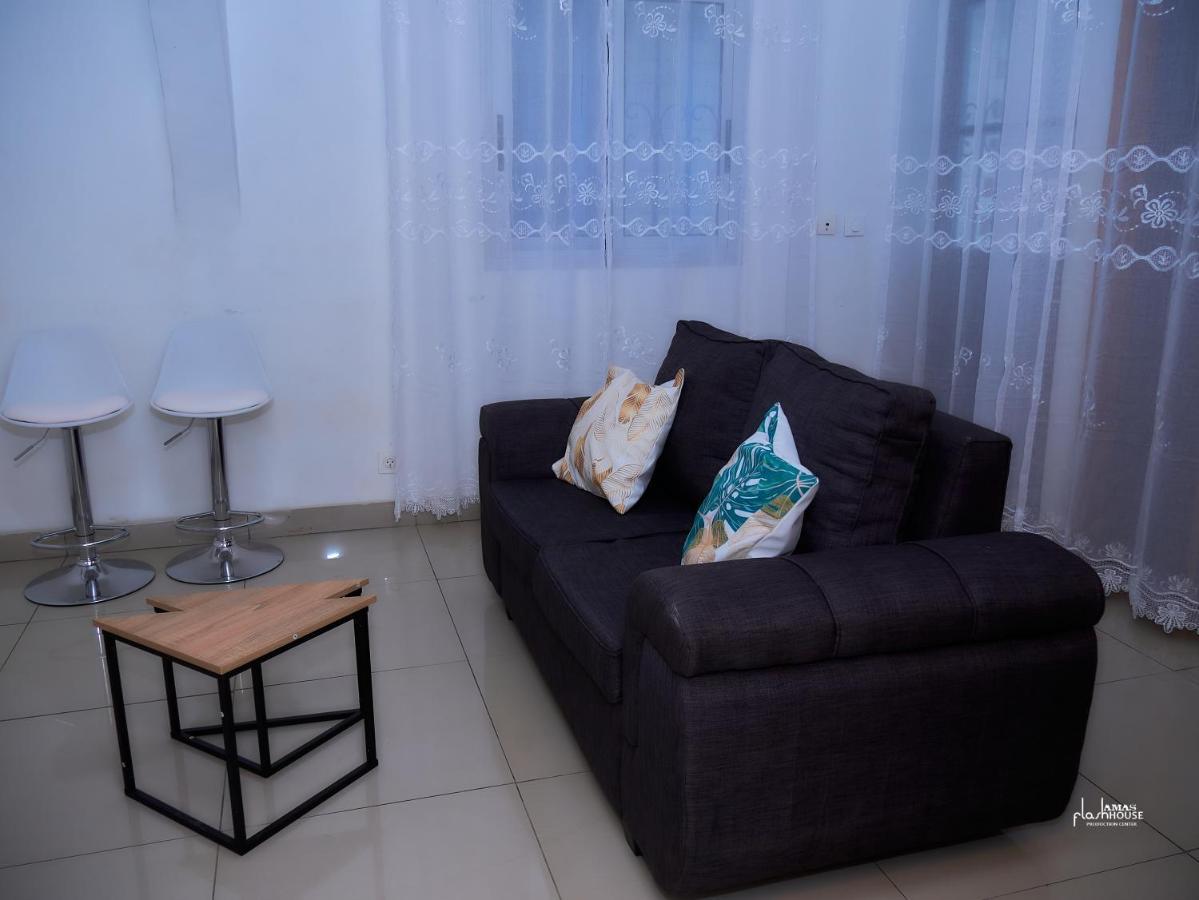 Naiveli-Palm Appartement Meuble Sobre Et Chic Douala Eksteriør billede