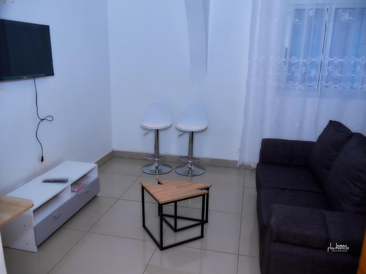 Naiveli-Palm Appartement Meuble Sobre Et Chic Douala Eksteriør billede