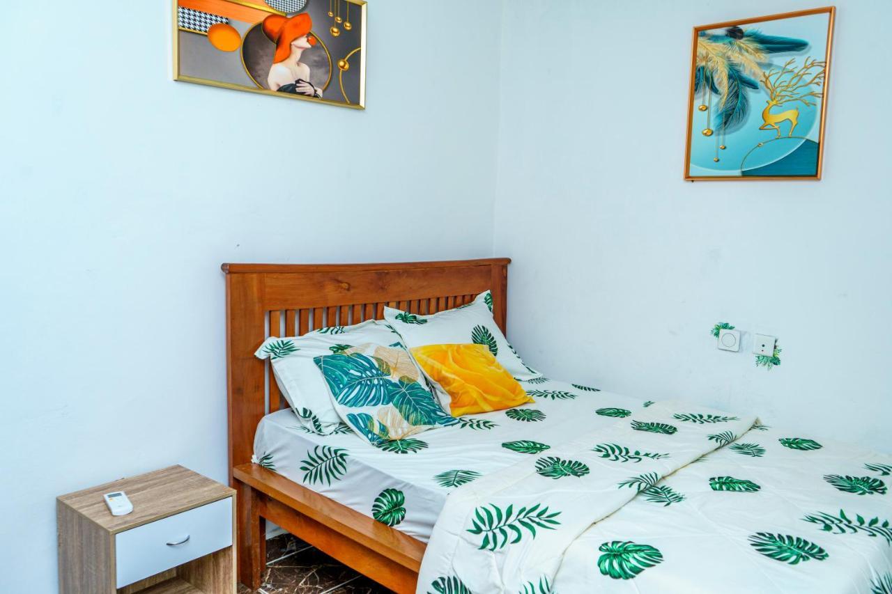 Naiveli-Palm Appartement Meuble Sobre Et Chic Douala Eksteriør billede
