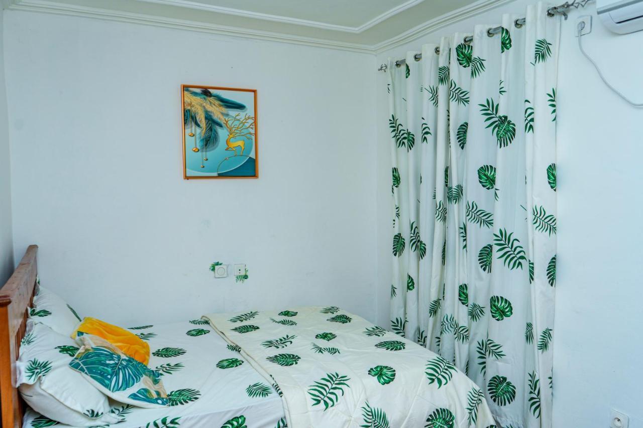 Naiveli-Palm Appartement Meuble Sobre Et Chic Douala Eksteriør billede