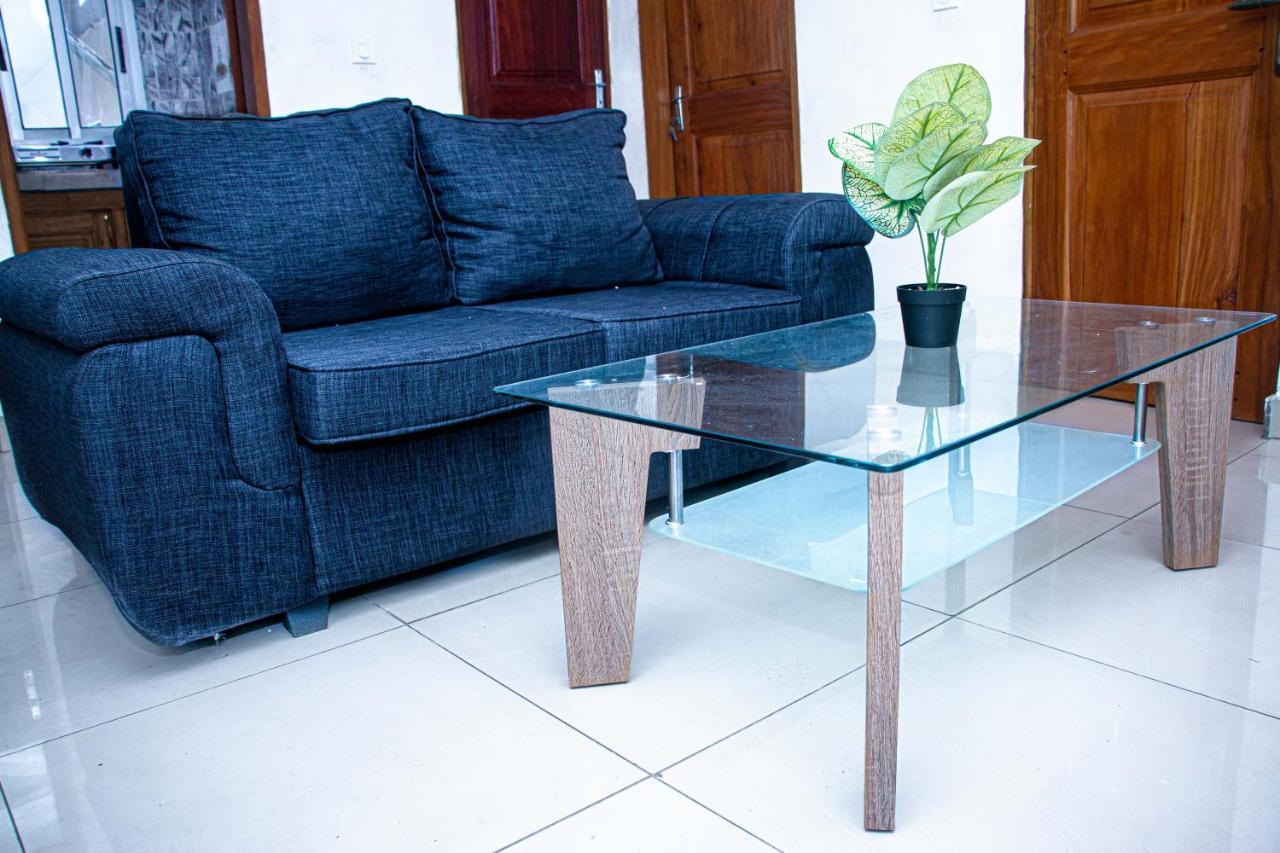 Naiveli-Palm Appartement Meuble Sobre Et Chic Douala Eksteriør billede