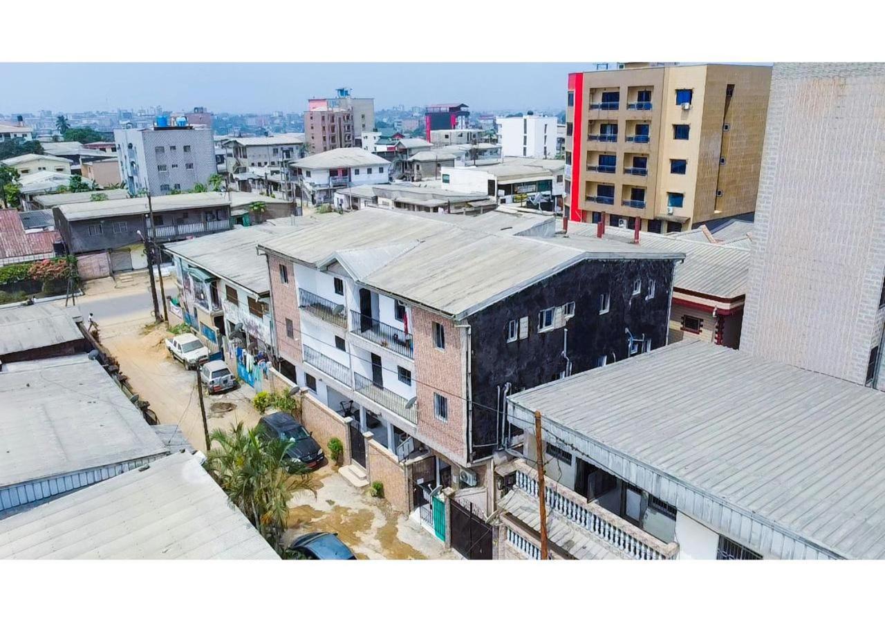Naiveli-Palm Appartement Meuble Sobre Et Chic Douala Eksteriør billede