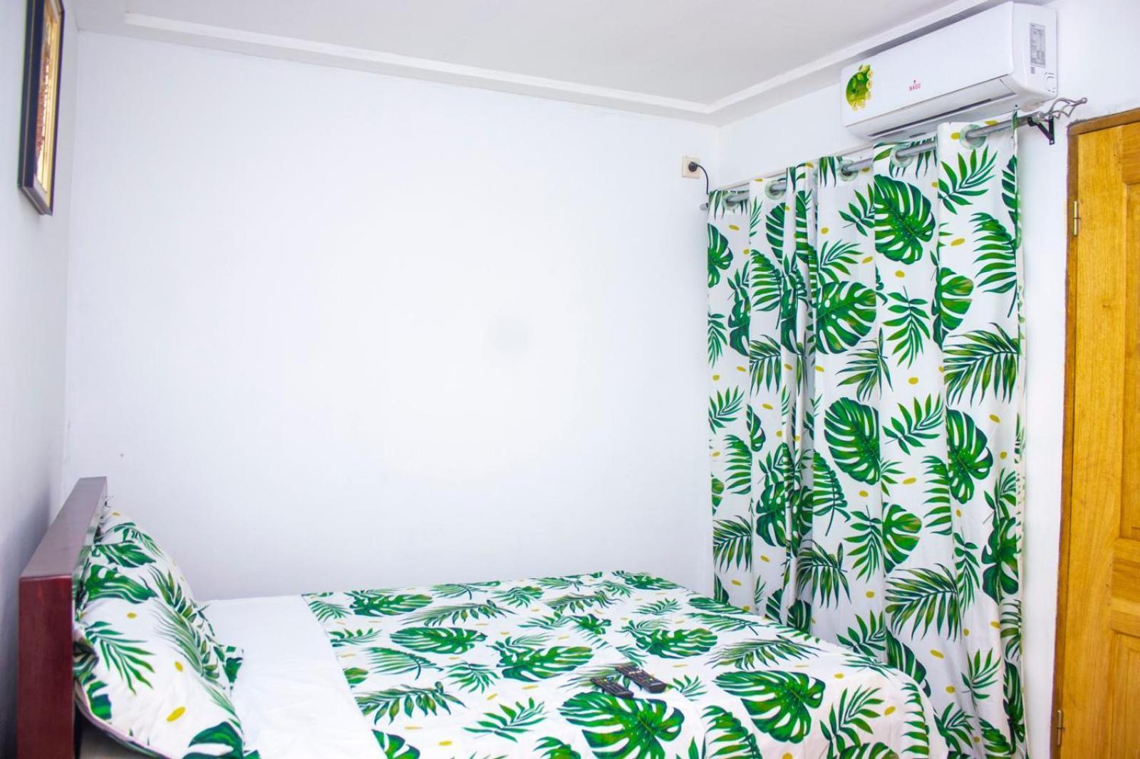 Naiveli-Palm Appartement Meuble Sobre Et Chic Douala Eksteriør billede