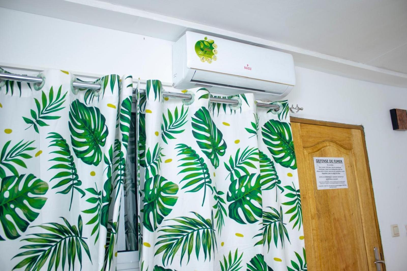 Naiveli-Palm Appartement Meuble Sobre Et Chic Douala Eksteriør billede