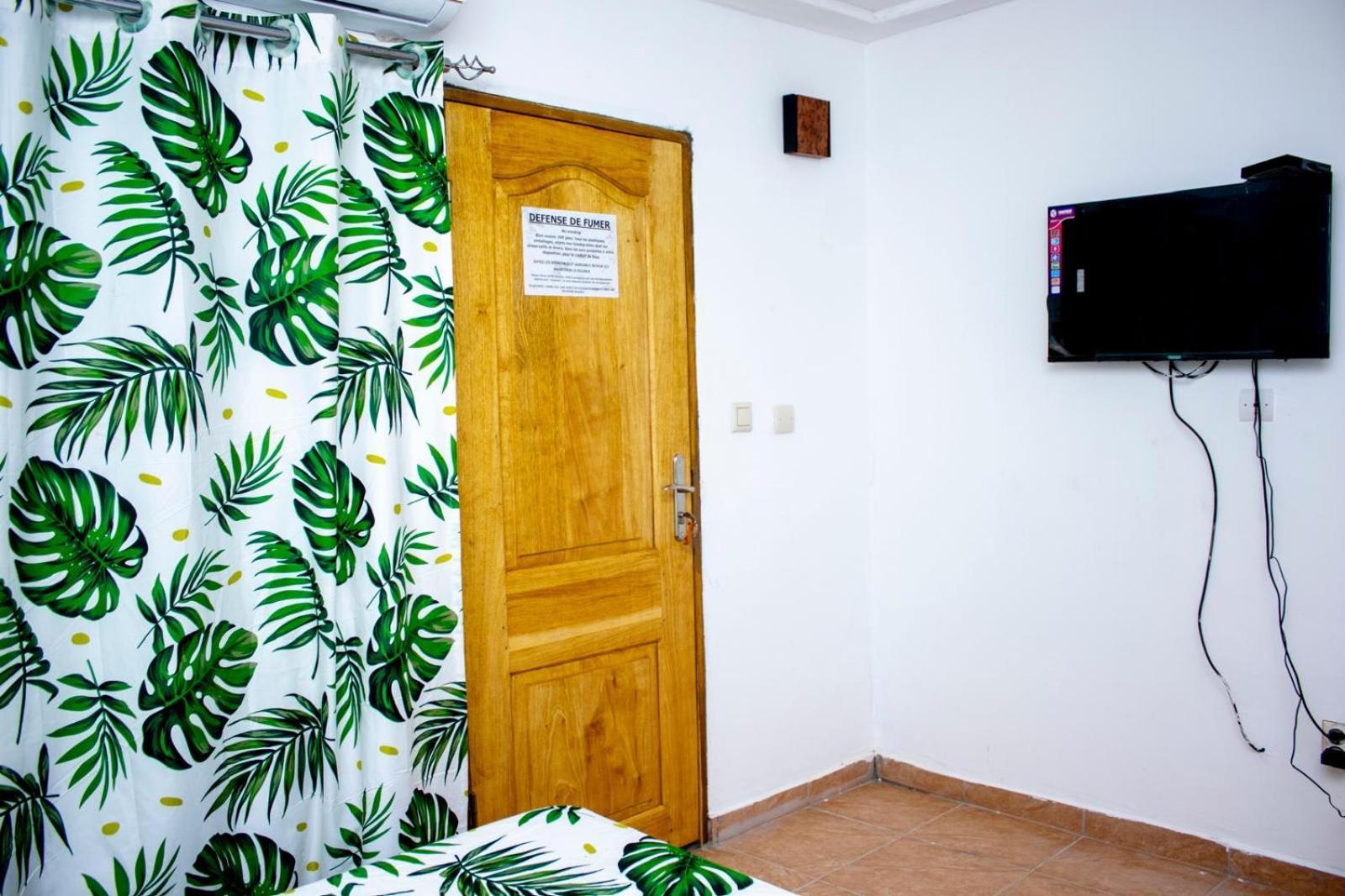 Naiveli-Palm Appartement Meuble Sobre Et Chic Douala Eksteriør billede