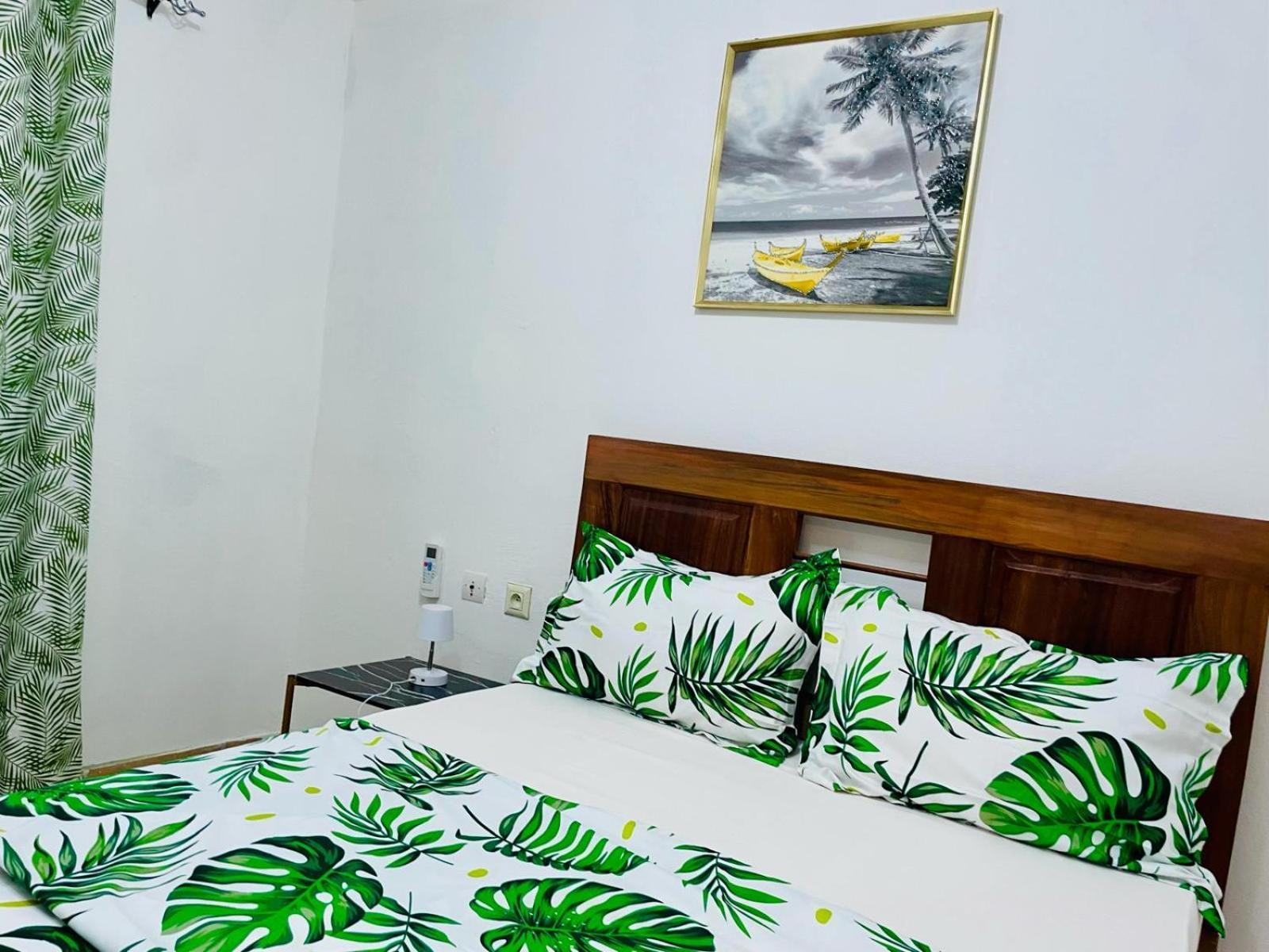 Naiveli-Palm Appartement Meuble Sobre Et Chic Douala Eksteriør billede