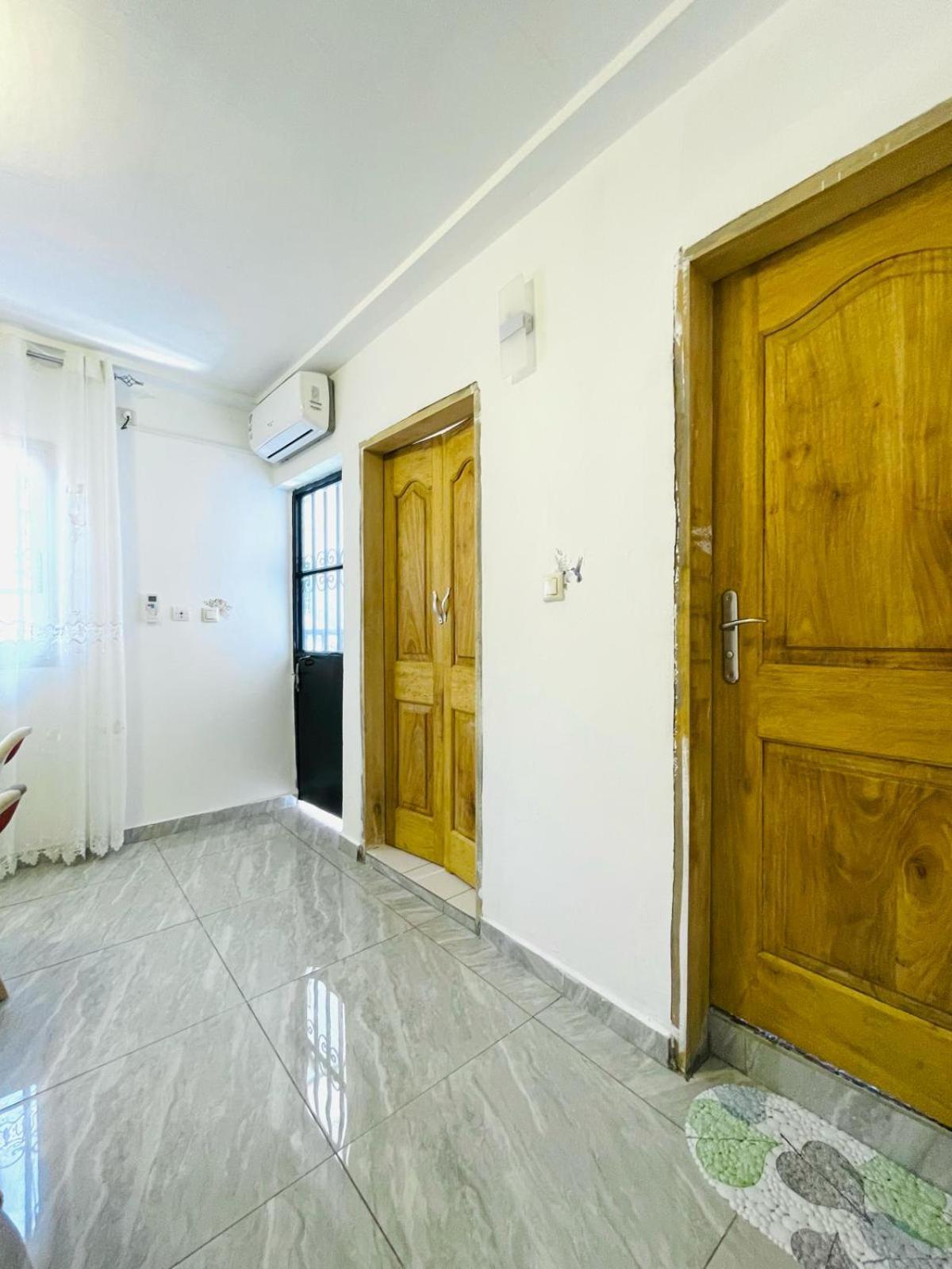 Naiveli-Palm Appartement Meuble Sobre Et Chic Douala Eksteriør billede