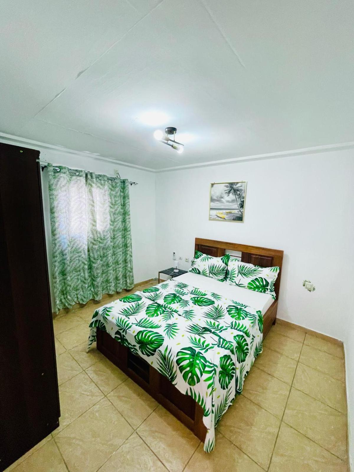 Naiveli-Palm Appartement Meuble Sobre Et Chic Douala Eksteriør billede